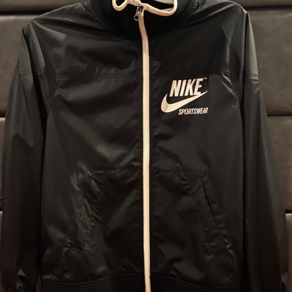 Women’s Nike Windbreaker Jacket